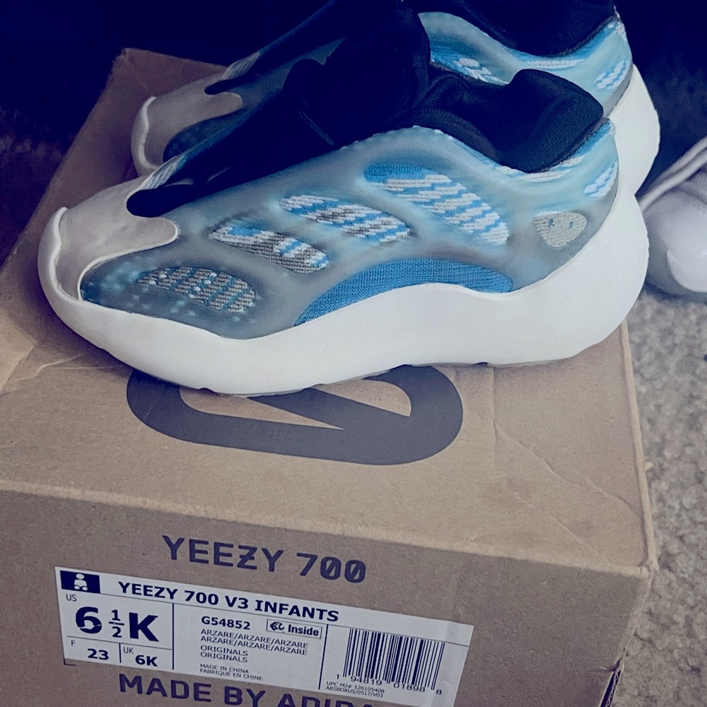 Toddler yezzy 6.5 (toddler